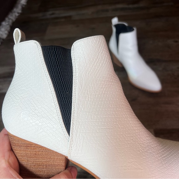 MM Pointed Toe Ankle Booties with Wooden Heel - White - Picture 9 of 12